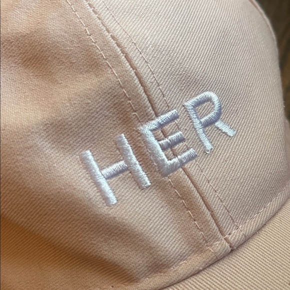 Burberry Her Pink Baseball Cap - Picture 2 of 12